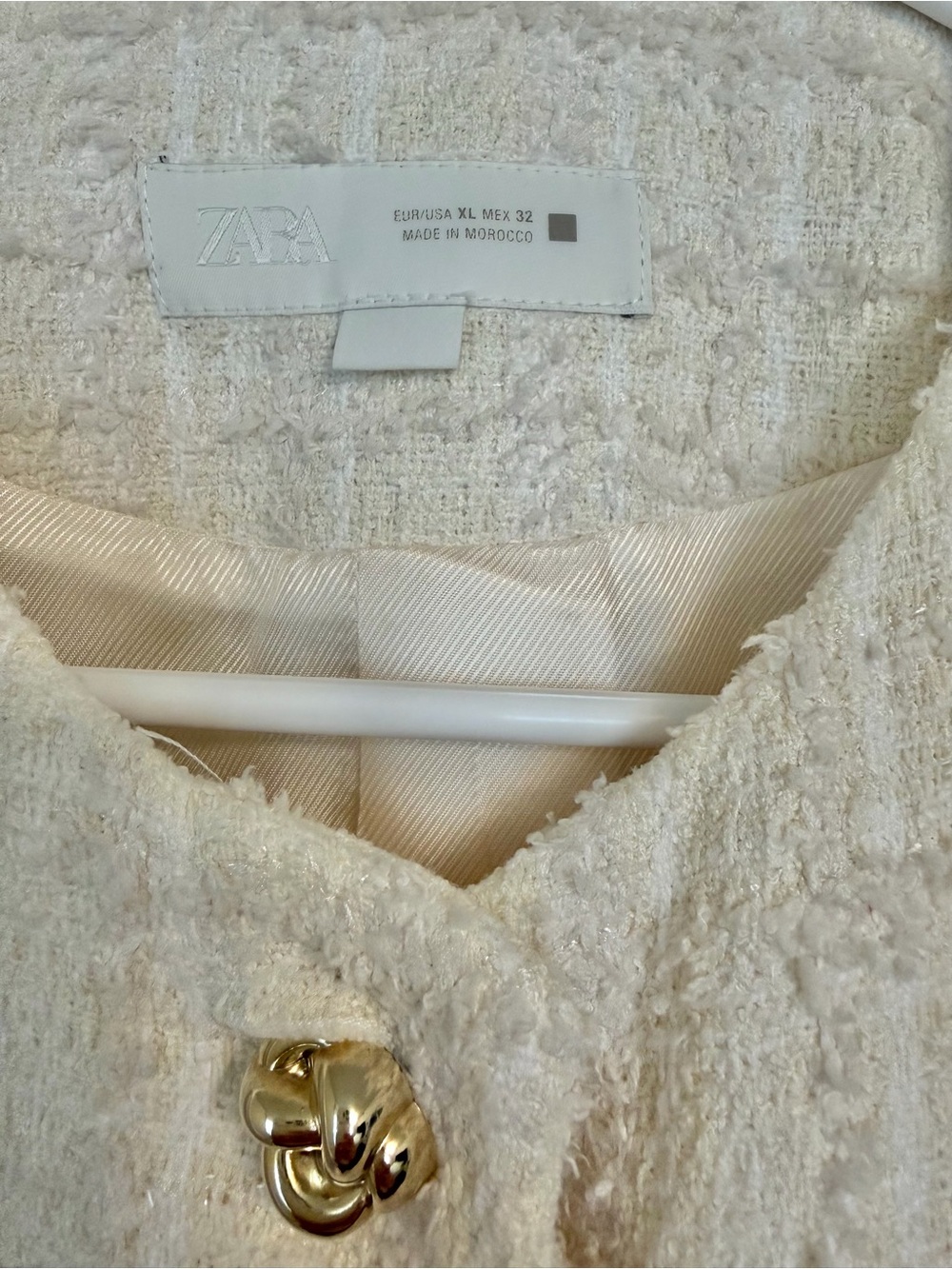 Zara Cream Tweed Collarless Blazer with Gold Buttons - Picture 3 of 3